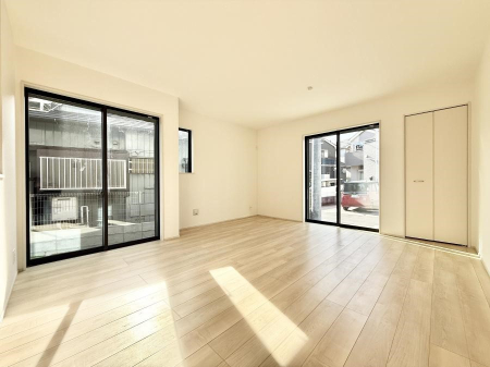 ���r���O ���������S�n�̂����A���z�̃��r���O