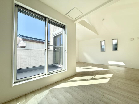 ���r���O �傫�ȑ�����������薾�邢��Ԃł��������������܂�