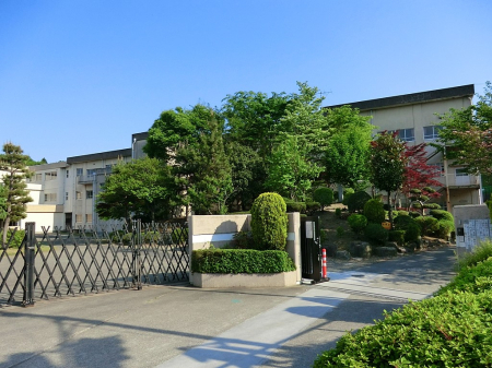 ���ӊ� ���w�Z 1300m �����q�s�����R���w�Z