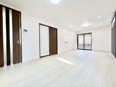 ���r���O �C���e���A���l����̂��y���݂ȍL�����r���O�ł��I