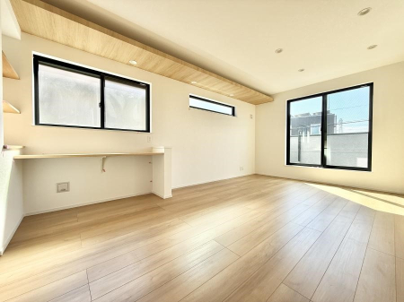 ���r���O ���ړI�ɗ��p�ł���X�^�f�B�J�E���^�[�t����LDK