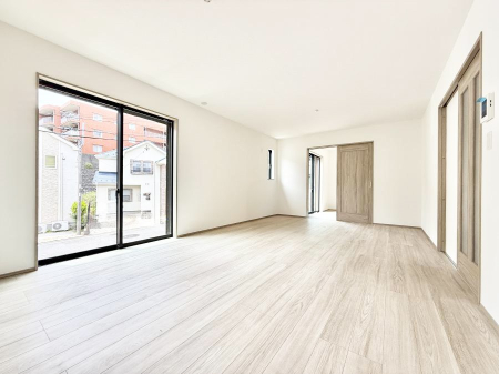 ���r���O ���������S�n�̂����A���z�̃��r���O