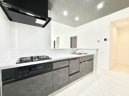 �L�b�`�� ��b���[�܂�ΖʃL�b�`���I�Ƒ��Ƃ̉�b���͂��݂܂�  