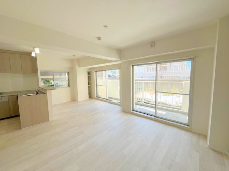 ���r���O �傫�ȑ�����������薾�邢��Ԃł��������������܂�