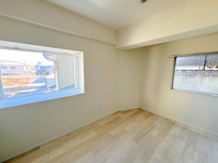 ���̑����� 2�ʍ̌��Ŗ��邢�����I  