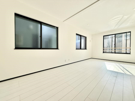 ���r���O ���������S�n�̂����A���z�̃��r���O