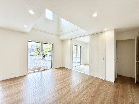 ���r���O ����