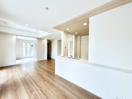 ���r���O ����