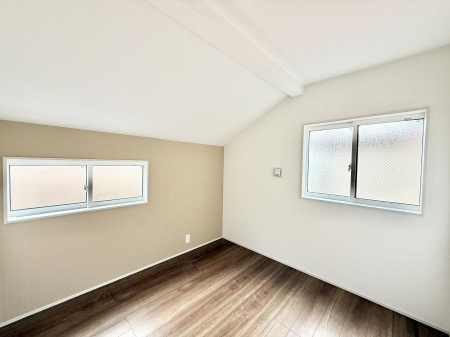 �Q�� ����