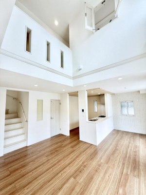 ���r���O ����