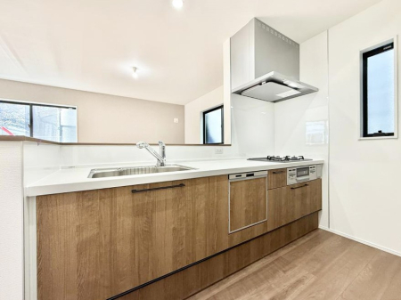 �L�b�`�� ����������̂ŁA���邳�ƊJ���������Ղ�ȃL�b�`���I  