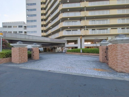 �G���g�����X �O�ρ��Ǘ��̍s���͂����G���g�����X�ň��S���ĕ�点����ł�