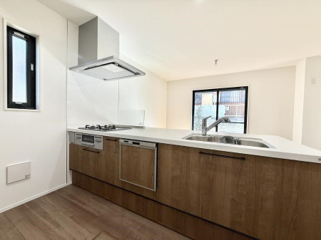 �L�b�`�� ����������̂ŁA���邳�ƊJ���������Ղ�ȃL�b�`���I  