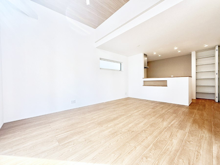 ���r���O ���������S�n�̂����A���z�̃��r���O