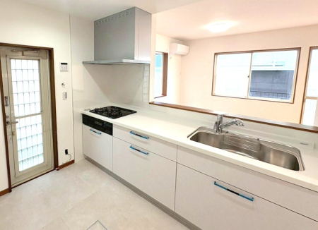 �L�b�`�� �����������L�b�`���͖��邭�A�S�~�̂Ăɕ֗��I�ʕ����ǍD�I�Ŋ������ł���  