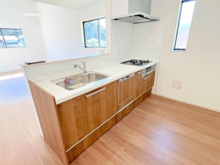 �L�b�`�� ����������̂ŁA���邳�ƊJ���������Ղ�ȃL�b�`���I