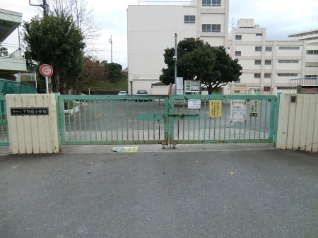 ���ӊ� ���w�Z 300m ���l�s������돬�w�Z