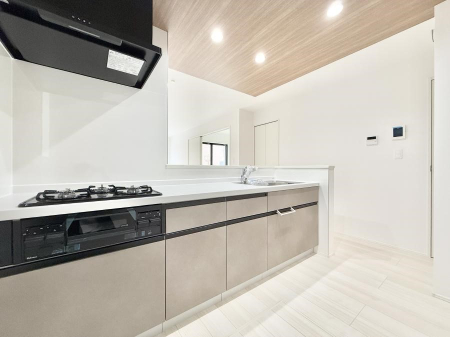 �L�b�`�� ����������̂ŁA���邳�ƊJ���������Ղ�ȃL�b�`���I  