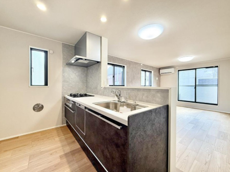 �L�b�`�� ���邳�ƊJ���������Ղ�ȃL�b�`���I  