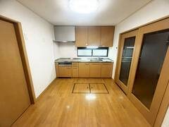 ���r���O �Ǖt�̃L�b�`���͊J���I�ȋ�Ԃ����o���L�X�g���܂�  