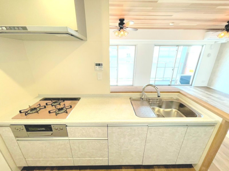 �L�b�`�� ���邢�F�̃L�b�`���ǂ�ȃC���e���A�ɂ������܂���