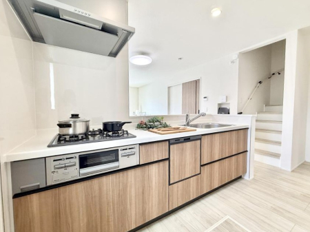 �L�b�`�� ��b���[�܂�ΖʃL�b�`���I�Ƒ��Ƃ̉�b���͂��݂܂�  