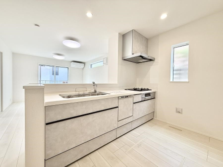 �L�b�`�� ����������̂ŁA���邳�ƊJ���������Ղ�ȃL�b�`���I  