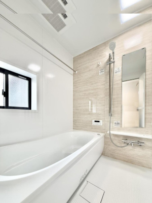 ���� �����������F�����̕ǖʁA�������A������芰����o�X���[���B