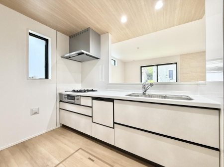 �L�b�`�� ����������̂ŁA���邳�ƊJ���������Ղ�ȃL�b�`���I  