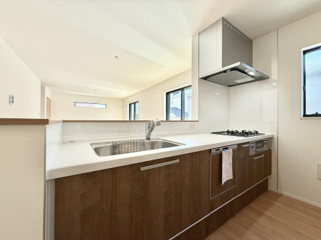 �L�b�`�� ����������̂ŁA���邳�ƊJ���������Ղ�ȃL�b�`���I  