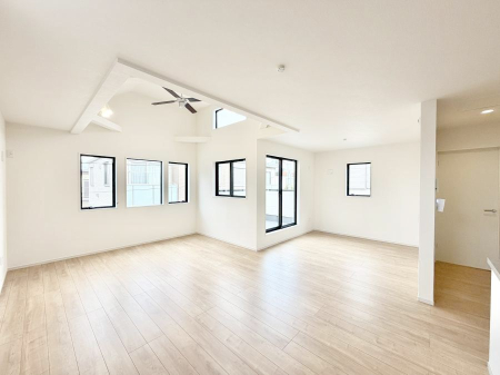 ���r���O �����������������Ɠ��ʂɂ���A�e���̋��