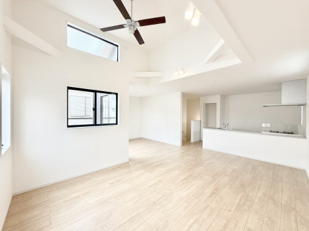 ���r���O ���������났�ƏΊ炪�W�܂�A�S���܂郊�r���O