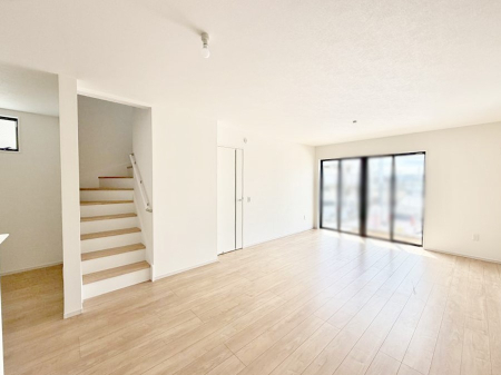 ���r���O ���̊Ԃɂ��Ƒ����W�܂����Ⴄ����ȃ��r���O�����ł����