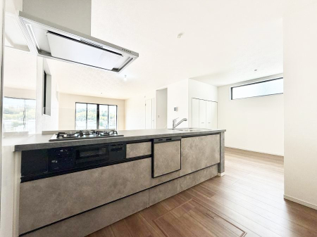 �L�b�`�� ��b���[�܂�ΖʃL�b�`���I�Ƒ��Ƃ̉�b���͂��݂܂�  