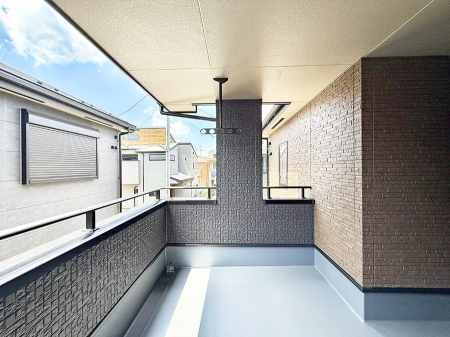 �o���R�j�[ 5����  �� �G�߂̈ڂ낢����������J���I�ȋ�Ԃł�