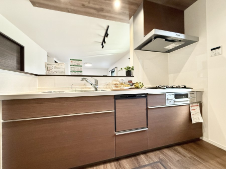 �L�b�`�� ����������̂ŁA���邳�ƊJ���������Ղ�ȃL�b�`���I  