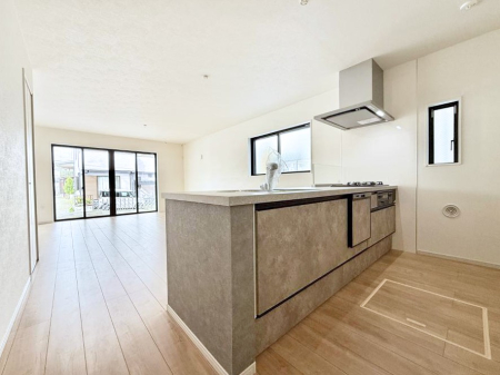 �L�b�`�� ����������̂ŁA���邳�ƊJ���������Ղ�ȃL�b�`���I  