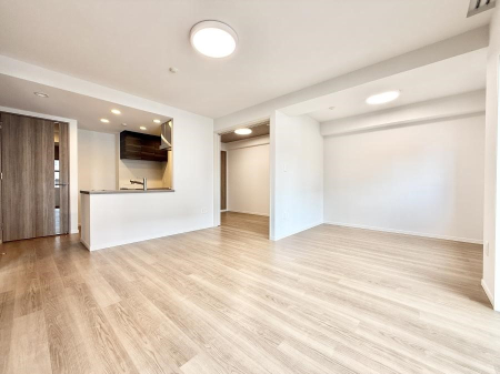 ���r���O ����