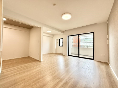 ���r���O ����