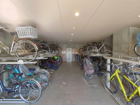 ���̑� �O�ρ��~�n���ɒ��֏���������Ă���A���]�Ԃ̗��p���X���[�Y�ł�