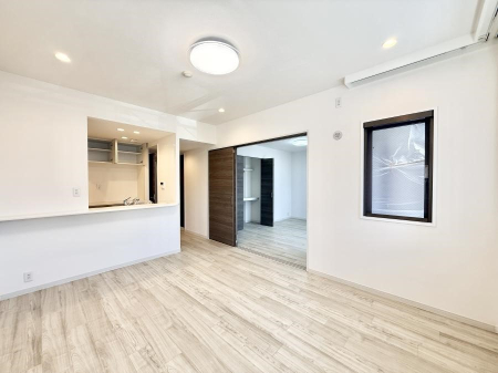 ���r���O ����