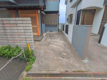  �O��