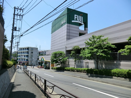 ���ӊ� �X�[�p�[ 900m FUJI ����X