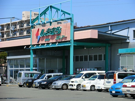 ���ӊ� �X�[�p�[ 300m ���܂ނ�X�g�A�[�c���X